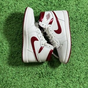 Nike Air Retro Jordan 1 Red High-Top Basketball Sneakers